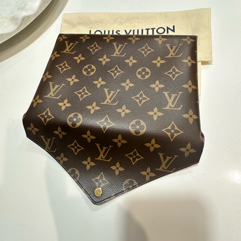 Louis Vuitton Classic Monogram Envelope Clutch - Picture 8 of 10